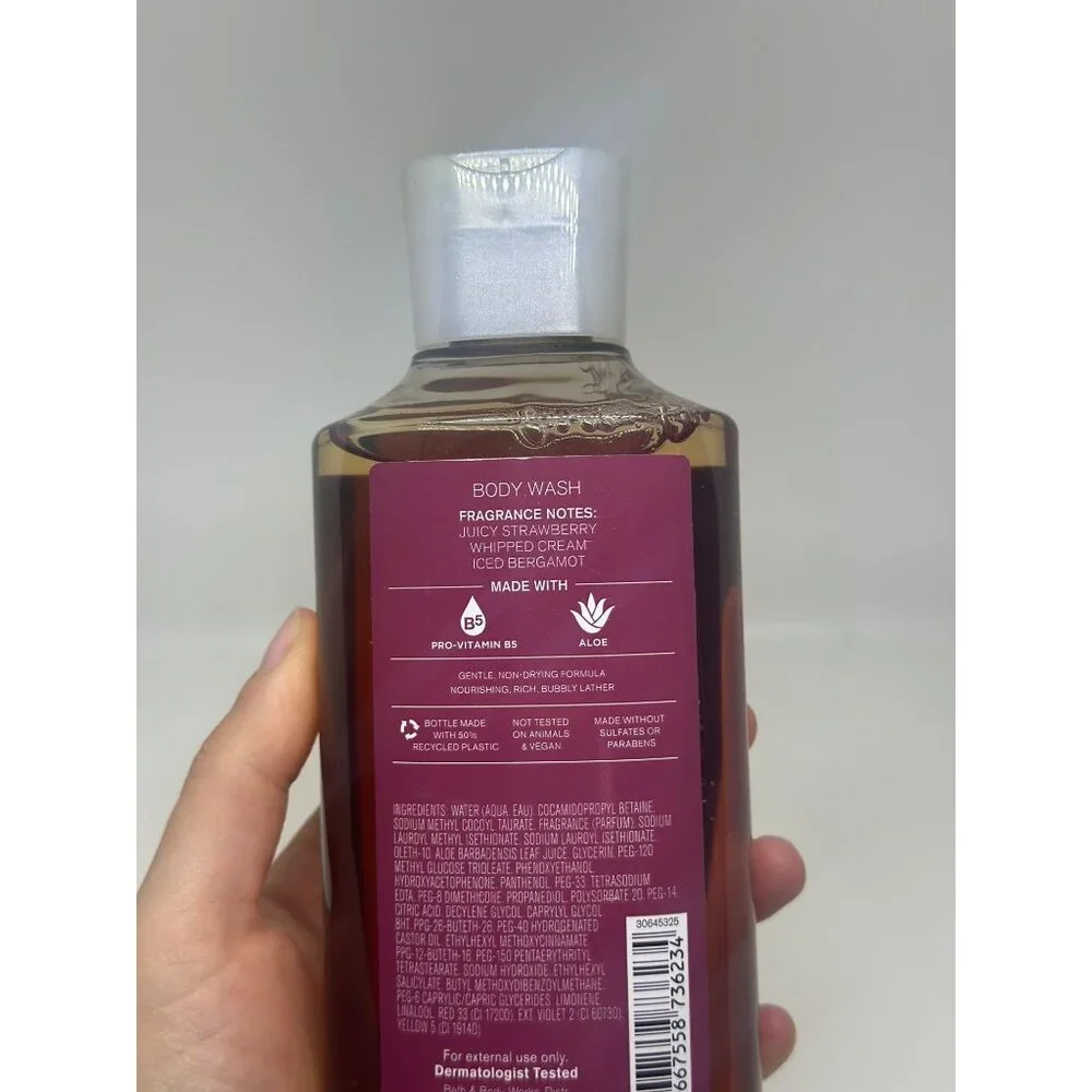 RARE‎ Bath & Body Works Strawberry Snowflakes Body Wash – 10oz Shower Gel, NEW